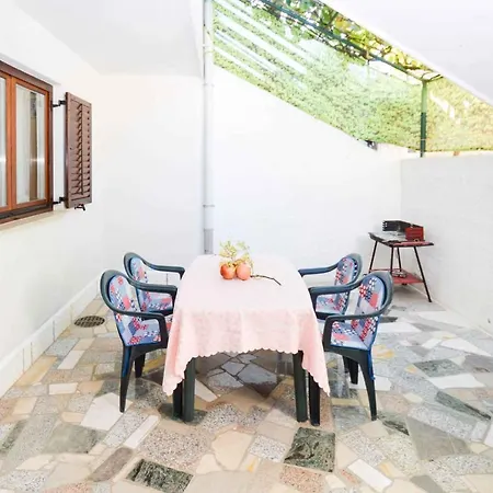 Apartment Apartment In Pula/Istrien 11064